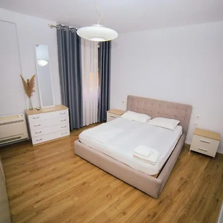 Luxury Center 3 Τίρανα